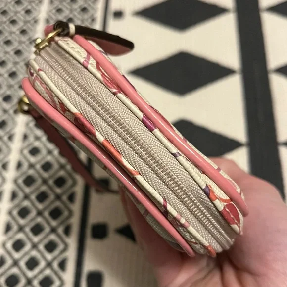 RARE Vintage Coach Pink Chelsea Waverly Heart Wristlet White Y2K Coated Canvas - Picture 8 of 9